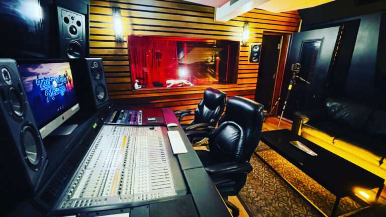 HOLLYWOOD RECORDING STUDIO